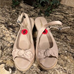 NWT Naturalizer Natural Soul
Babar US 6 Tan Cloth Espadrille
Wedge Slingback Bow
